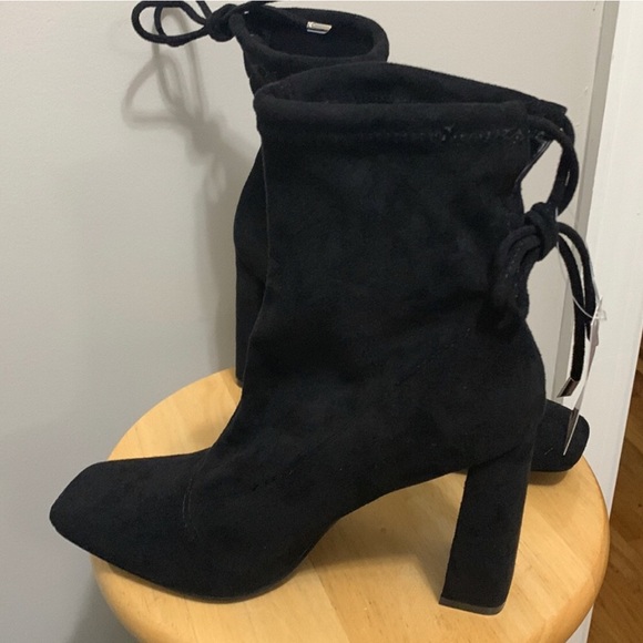 NWT Black Pair of Boots💐 - Picture 6 of 6